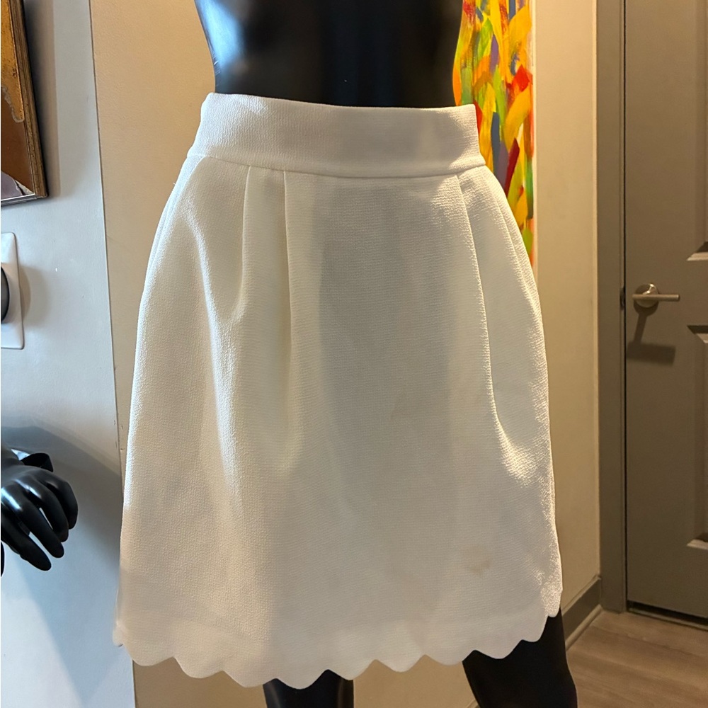 Club Monaco Cream A-Line Skirt with Scalloped Hem